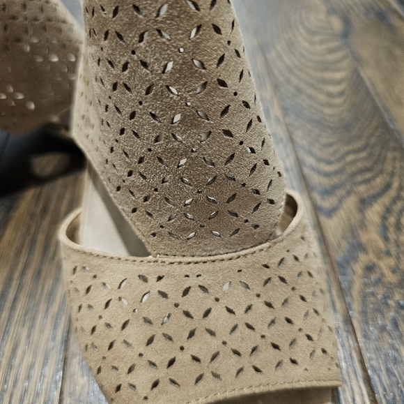 Kim Rogers sandals - Picture 2 of 7